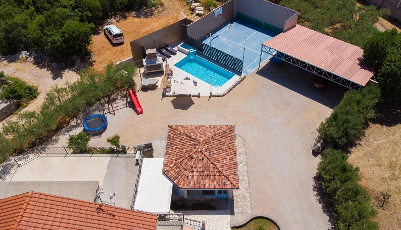 Vila Dora *